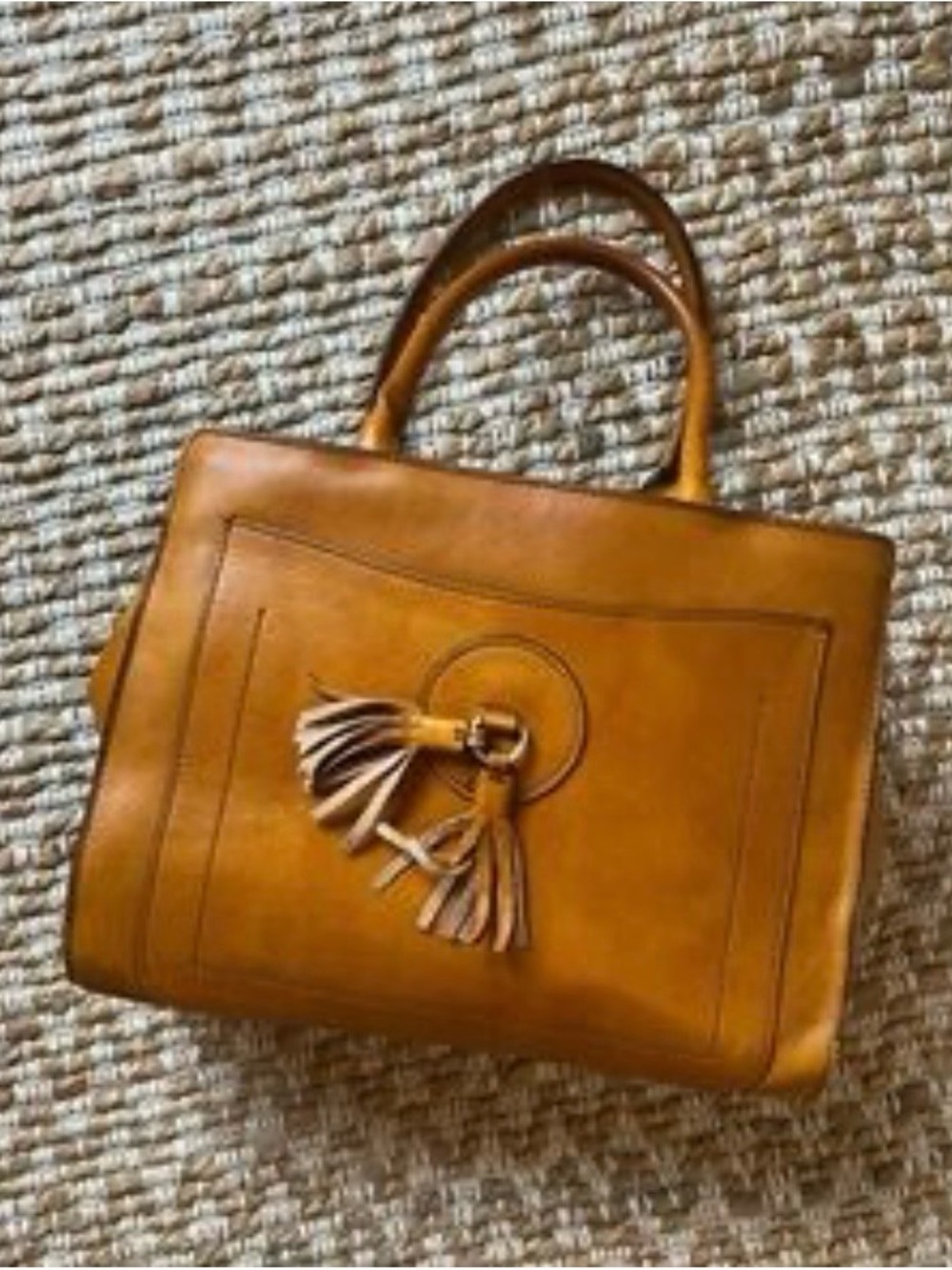 Divina firenzeTan Leather Tote Bag with Tassel Accent